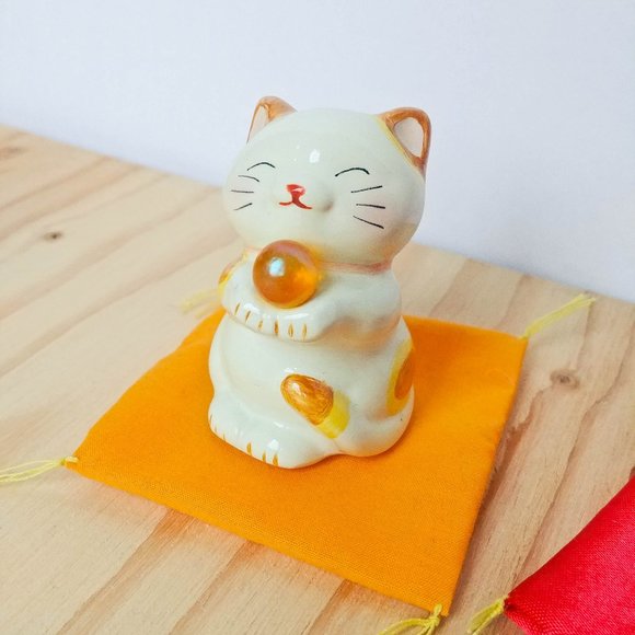 ►2/$15 Deal◄ 2 Maneki Neko Lucky Cat With Feng Shui ball - Picture 2 of 4